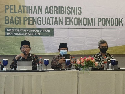 Dirjen Pendis M Ali Ramdhani membuka Pelatihan Agribisnis Pesantren