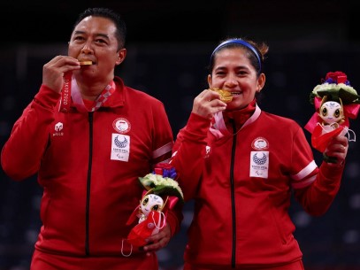 Atlet para-badminton Hary Susanto bersama Leani Ratri Oktila