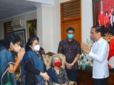 Presiden Melayat ke Rumah Duka Sabam Sirait