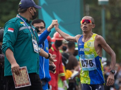 Saling Incar Kursi Juara Umum