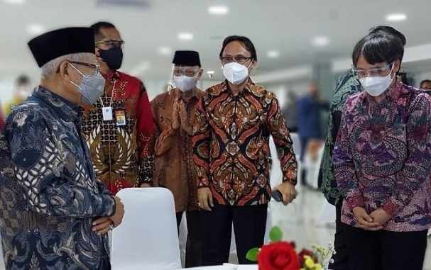 Kepala BPJPH mendamping Wapres dalam Launching UI Halal Center