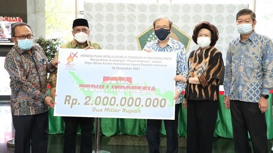 Dirjen Bimas Kristen Saat Menerima Amanah Bantuan PGTI