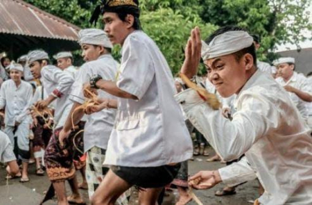 Perang Topat Pulau Lombok