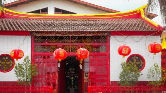 Kelenteng Bersejarah di Pulau Seribu Masjid