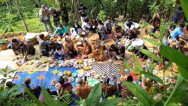 Nyadran Makam di Desa Getas, Kaloran