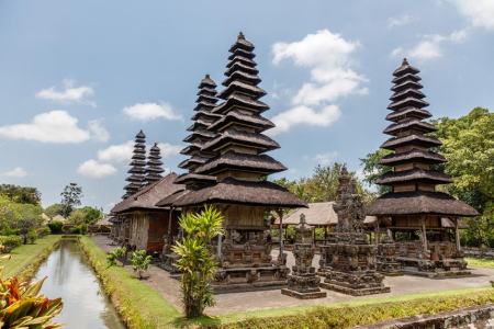Pura Meru dan Kerukunan Beragama di Lombok