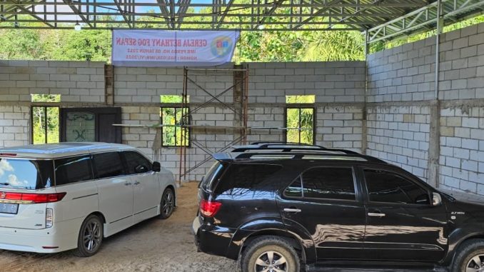 Mobil Masuk Gereja