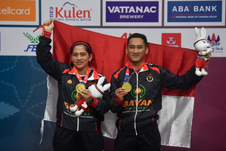 Pasangan pebulu tangkis ganda campuran Indonesia