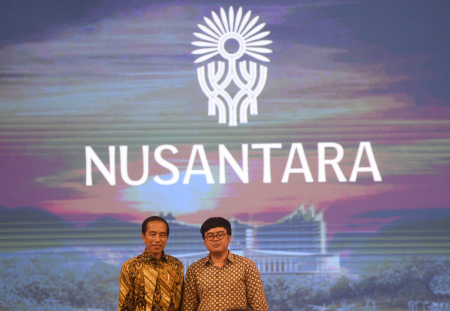 Presiden Joko Widodo (kiri) berfoto bersama
