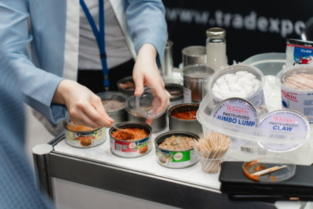 Ragam makanan kemasan kaleng yang dipamerkan di Seafood&Technology Expo