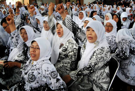 Tunjangan guru meningkat agar dapat mengakselerasi kualitas pendidikan. SESKAB