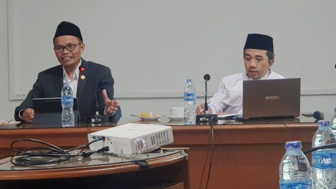 Direktur Urais dan Binsyar Adib (berjas hitam) saat memberikan arahan