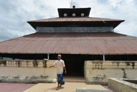 Masjid Tuha Indrapuri yang terletak di Desa Keude