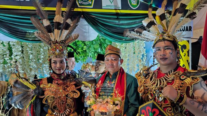 Direktur KSKK Madrasah Sidik Sisdiyanto (tengah)